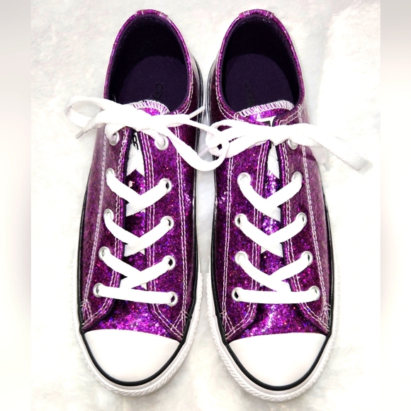 Converse Shoes - Picture 1 of 3
